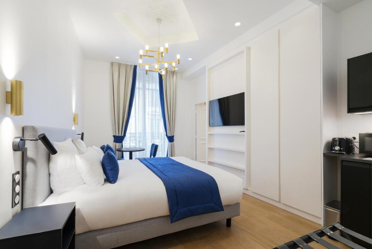Vestay Montaigne * Paris