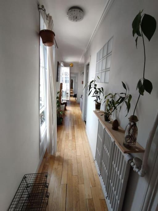 - Le Marais, Vue Magnifique, Sans Vis-a-vis. Apartment *