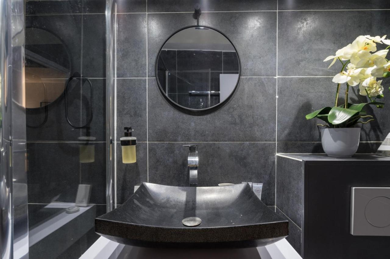 Appartement Chic Avec Patio - 2br 6p - Le Marais *
