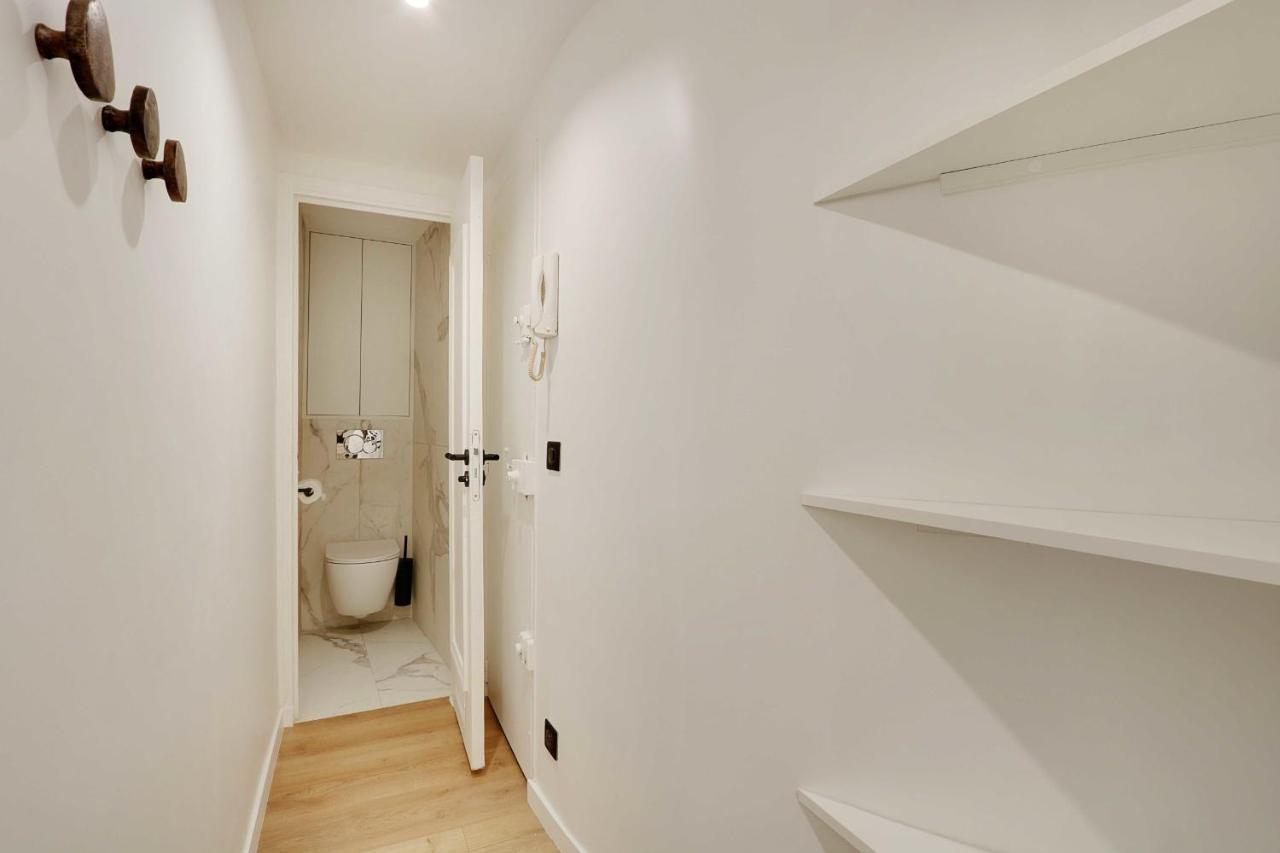 Apartment Chic Parisian Retreat 2-bedroom In The Vibrant 10th Arrond *