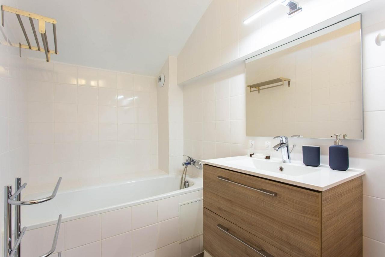 Charming With Ac -2br-8p- Bastille *