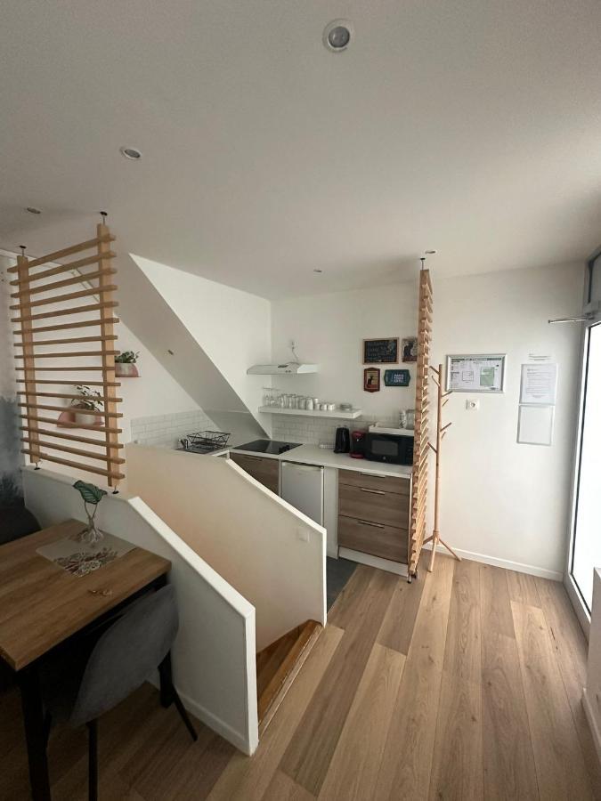 Modern And Warm Fully Renovated Split Level Apart Steps Away From The Grands Boulevard