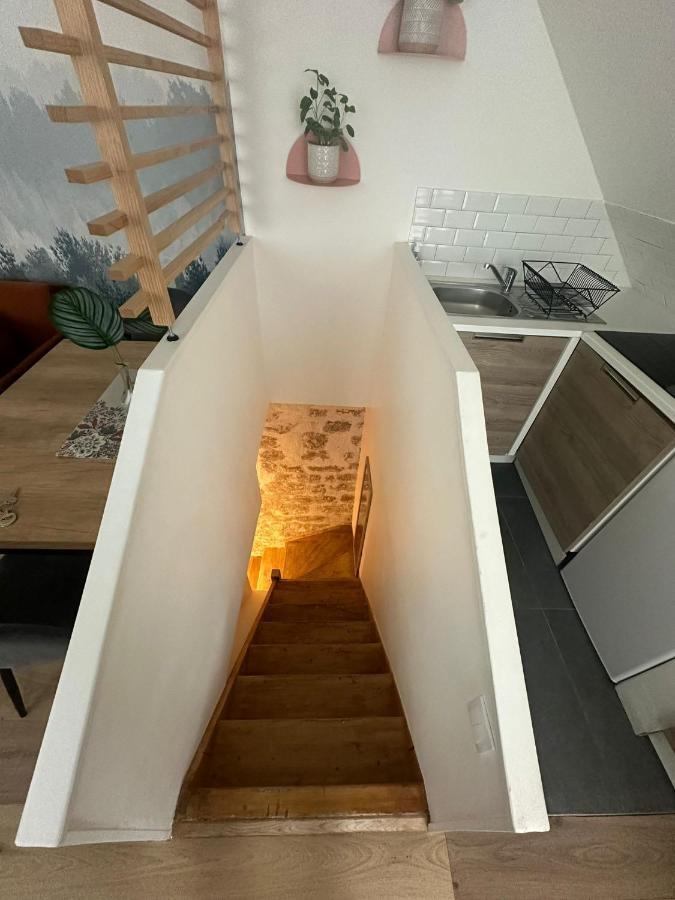 Modern And Warm Fully Renovated Split Level Apart Steps Away From The Grands Boulevard