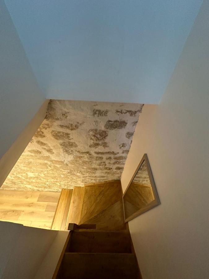 Modern And Warm Fully Renovated Split Level Apart Steps Away From The Grands Boulevard Apartment Paris