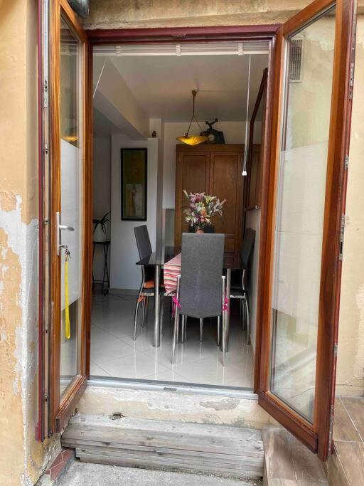 Chezadrienparis - De 90m2 En Souplex Appartement Paris