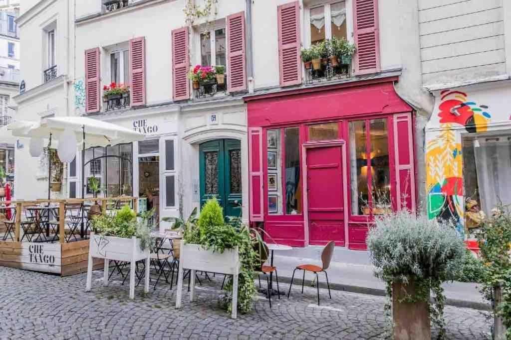 Amelie Poulain In Heart Of Montmartre Paris