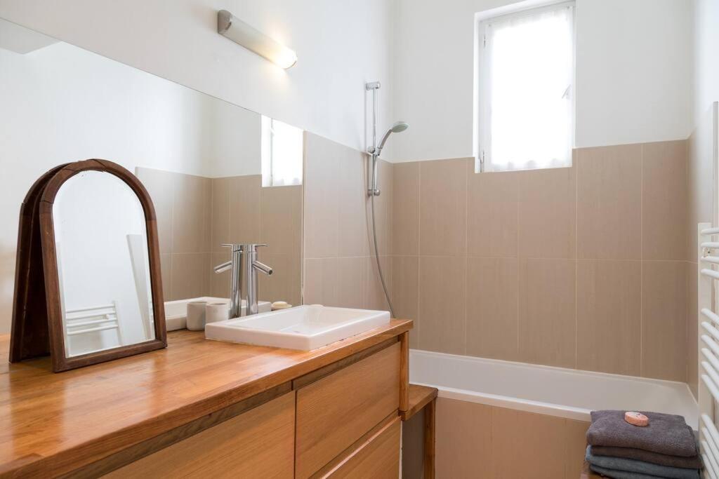 Town House, With Garden And Parking Holiday home Paris