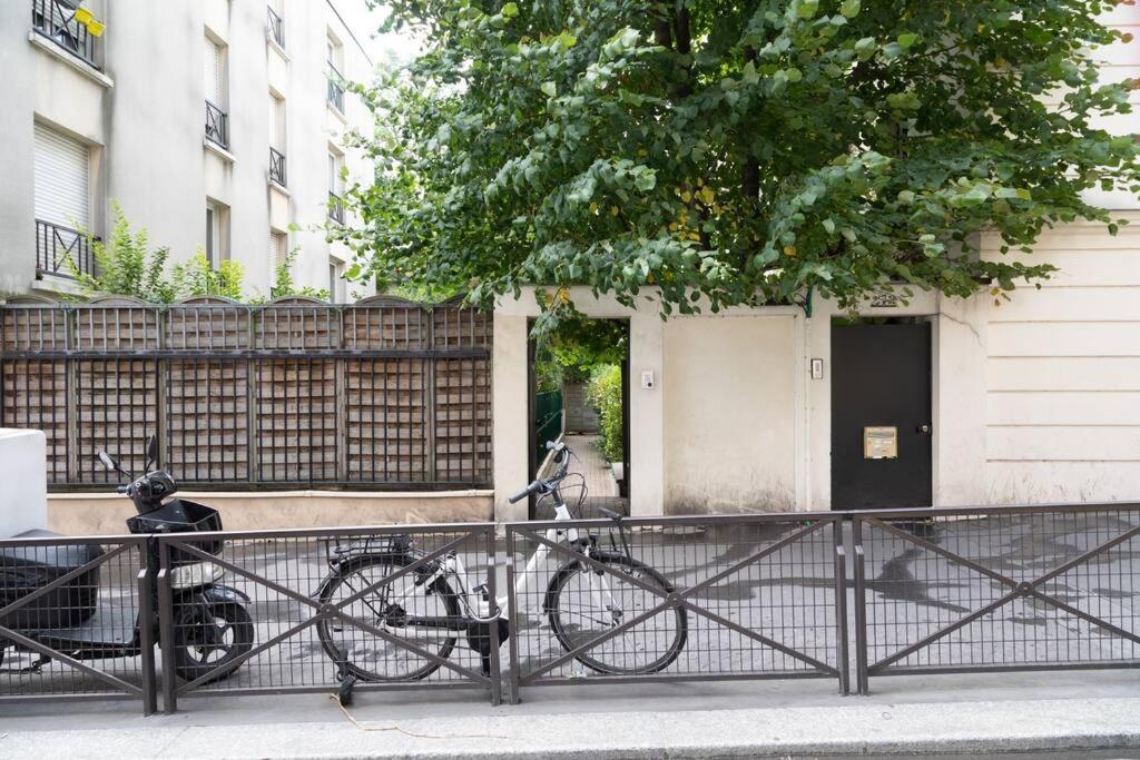Town House, With Garden And Parking * Paris