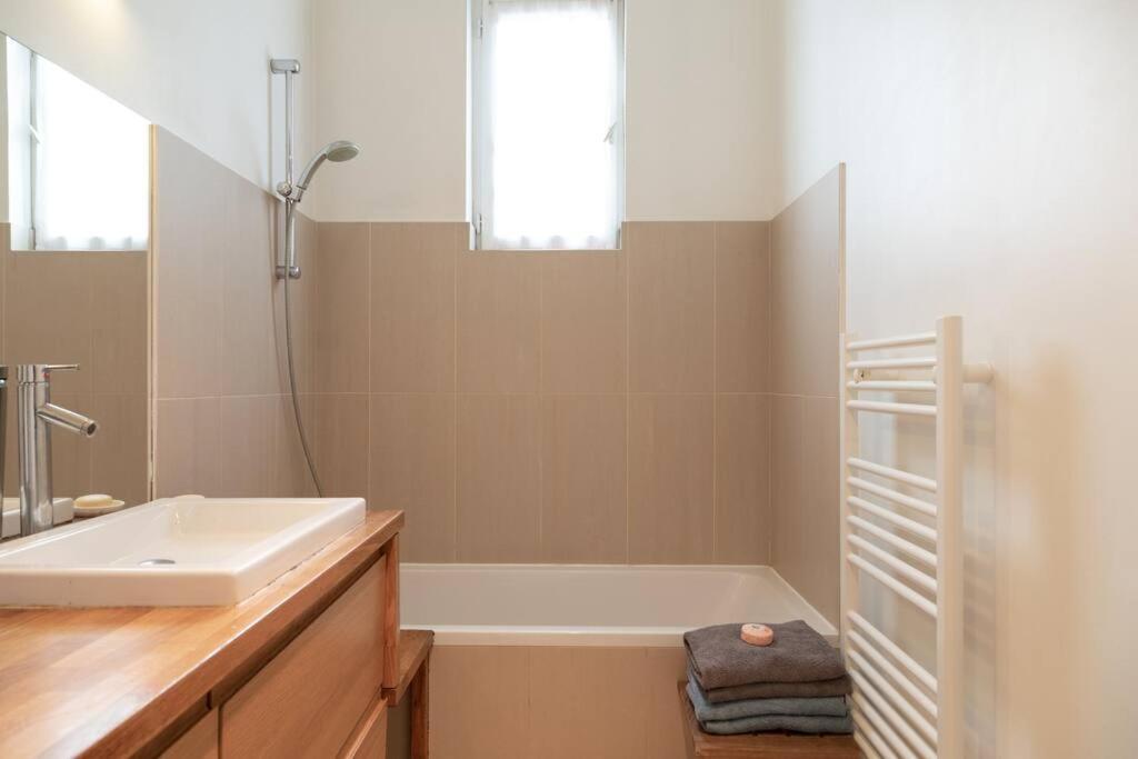 Town House, With Garden And Parking * Paris