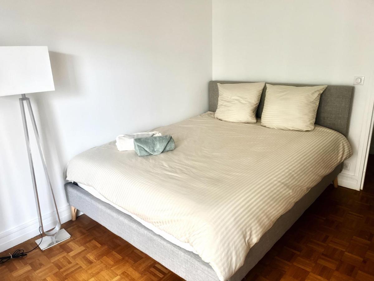 Modern Near The Eiffel Tower, 45m