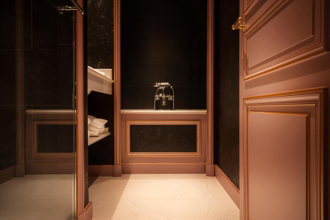 Maison Proust, & La Hotel Paris