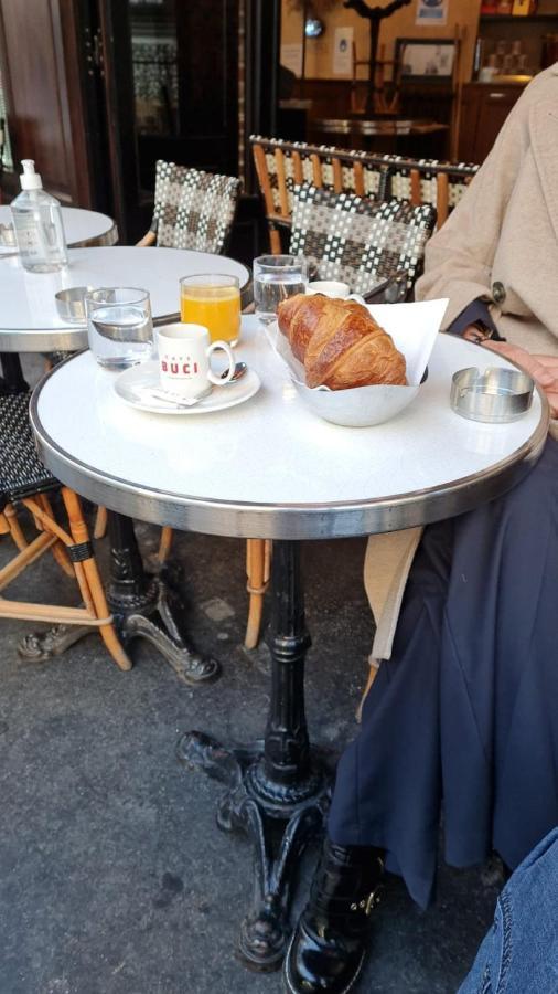 Apartment Urban Flat 70 - Authentic 3bdr Parisian Flat Paris