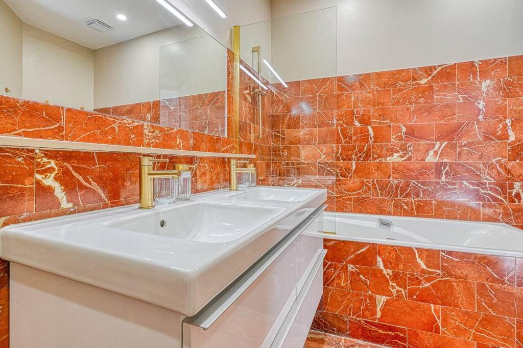 Chic Et Spacieux 16e Arrondissement Apartment Paris