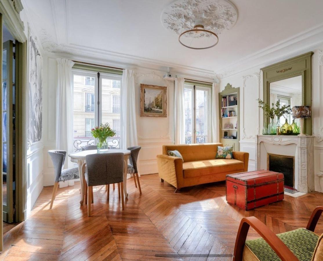 Haussmanien A Monceau Apartment
