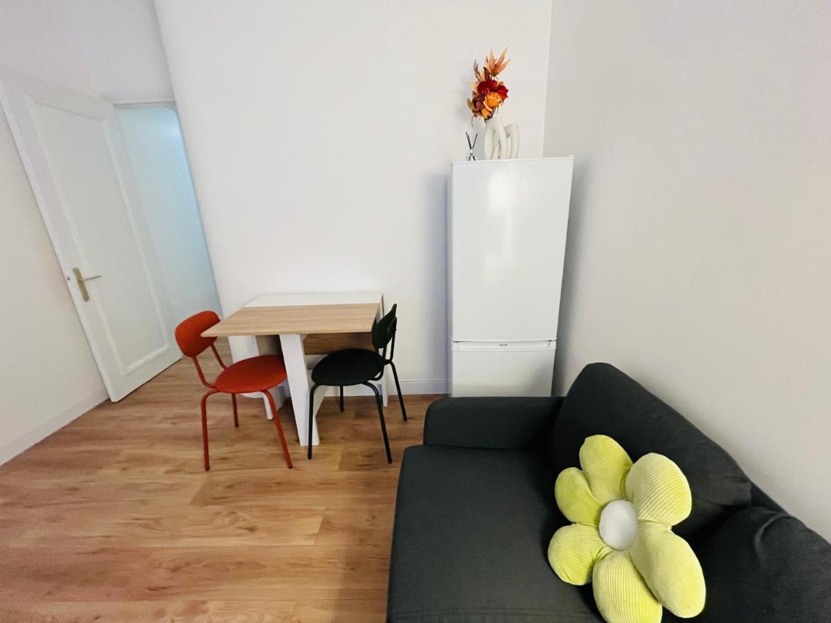 Dream Dwell Paris-eiffel Tower Mirabeau Bridge Cozy In The 16th District Apartment