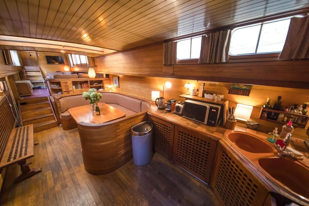 Bateau-hôtel Classic Riverboat In The Center Of Paris