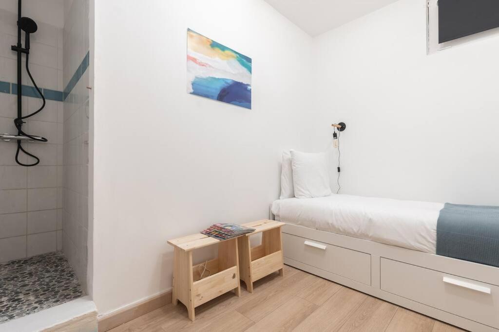 Charming Two Bedroom Wagram 17th Apartment *