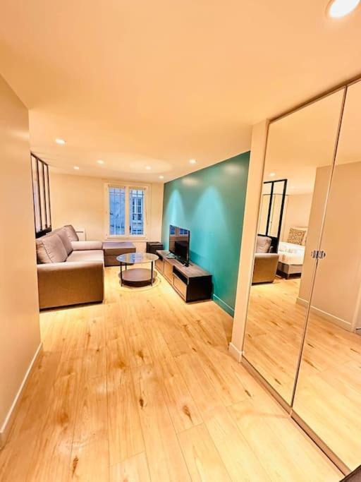 Great Flat In Center Of * Paris