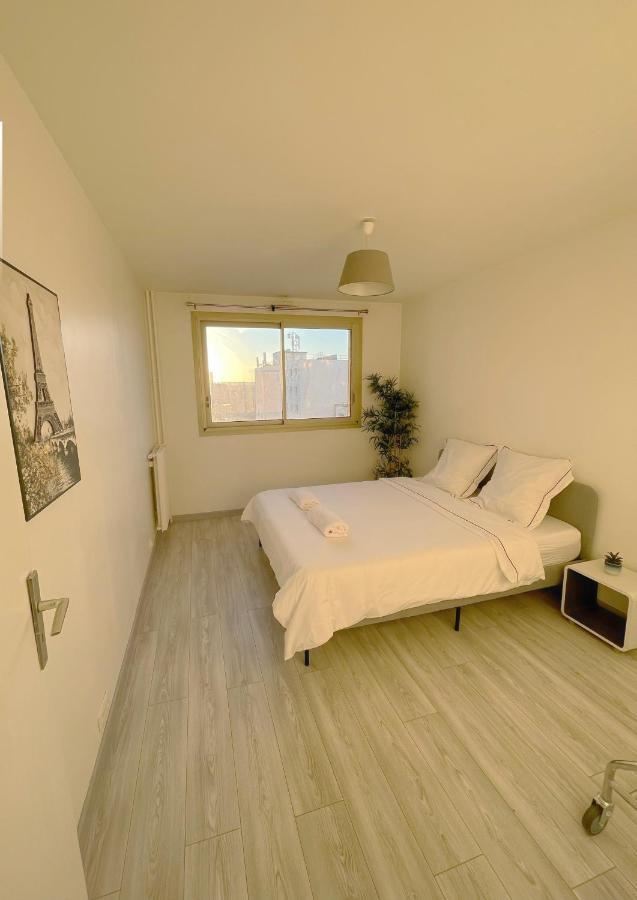 Apartment 2 Bedroom In Middle Of *