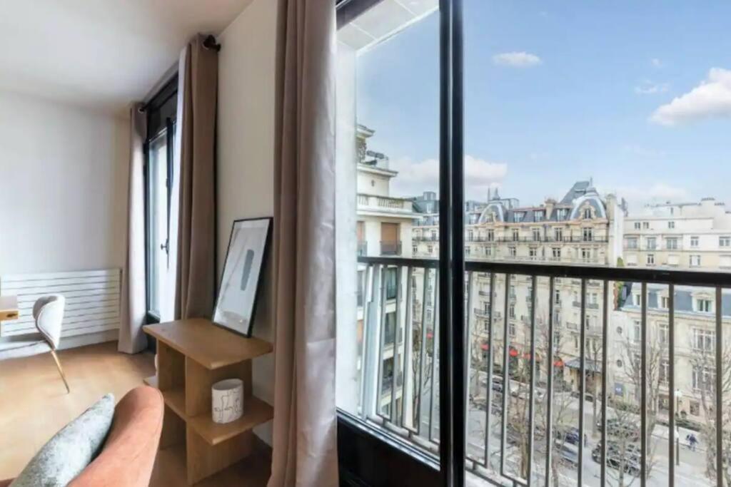 Avenue Montaigne Luxury Apartment 2Br 4P Apartment Paris
