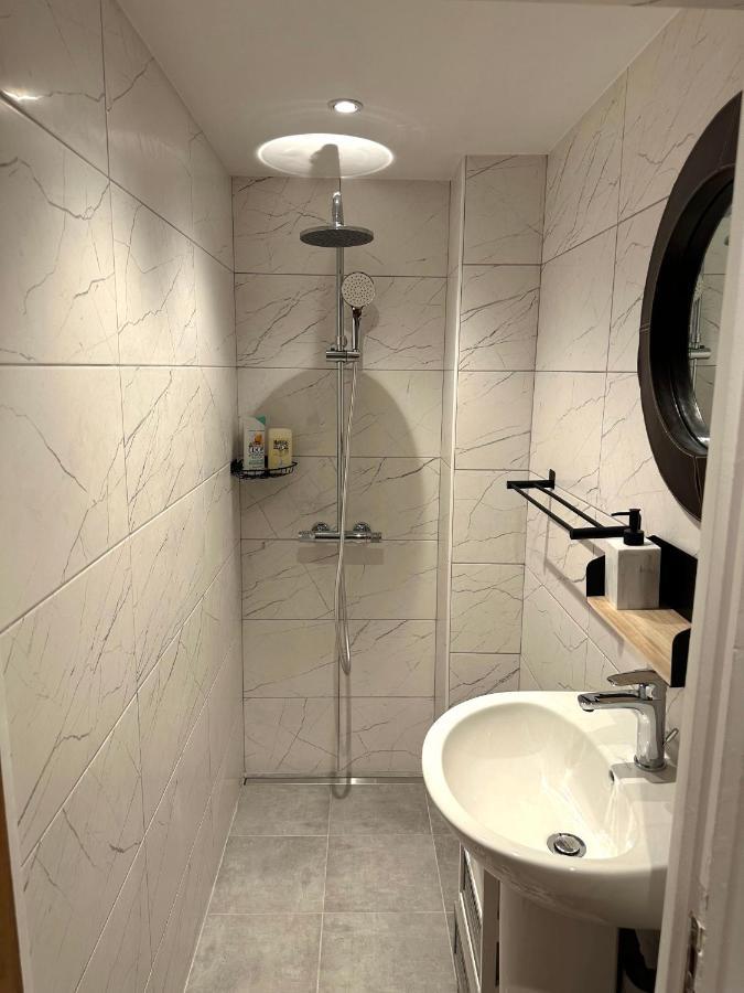 Mytripinparis - Quiet & Fully Renovated Studio Apartment *