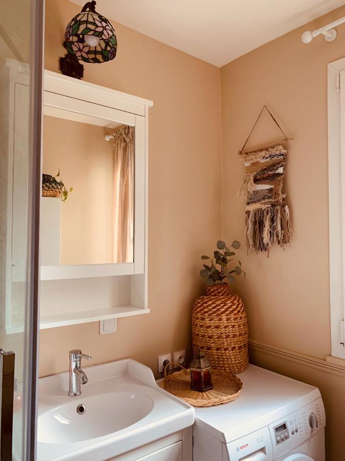 Parisian Style Private With Shared Bathroom Near Bastille And Gare De Lyon Séjour chez l'habitant Paris