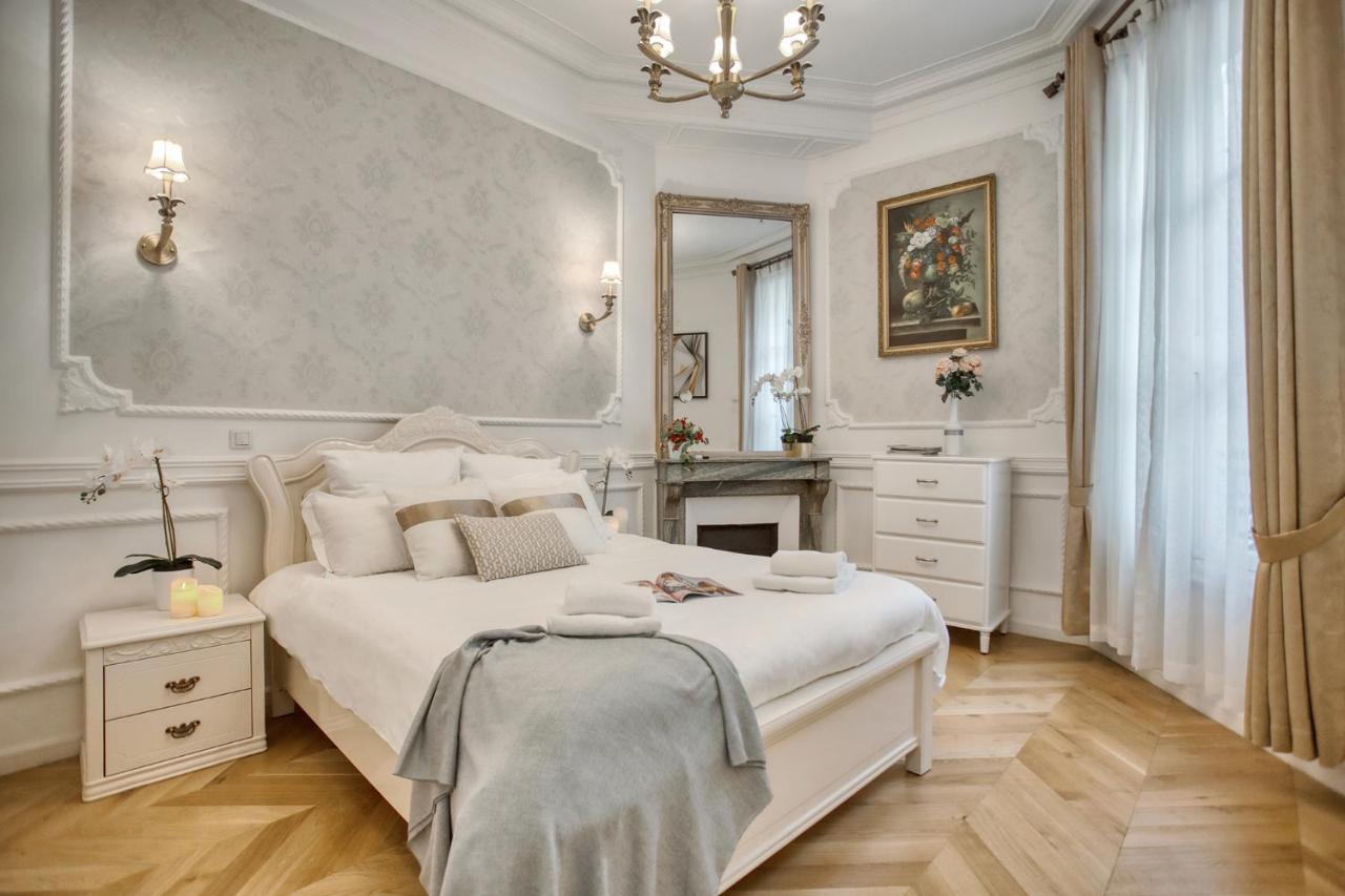 Galeries Lafayette - 7 Bedrooms - Lift - Aircon Apartment