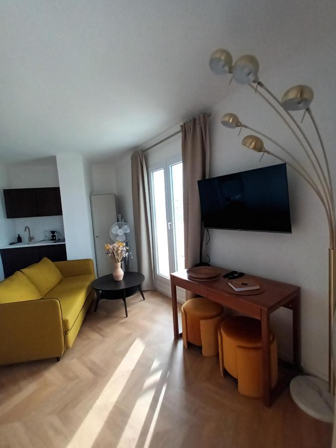 Balcony Floor Apartment