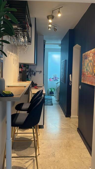 Cosy Renovated 1-bedroom Etoile Apartment