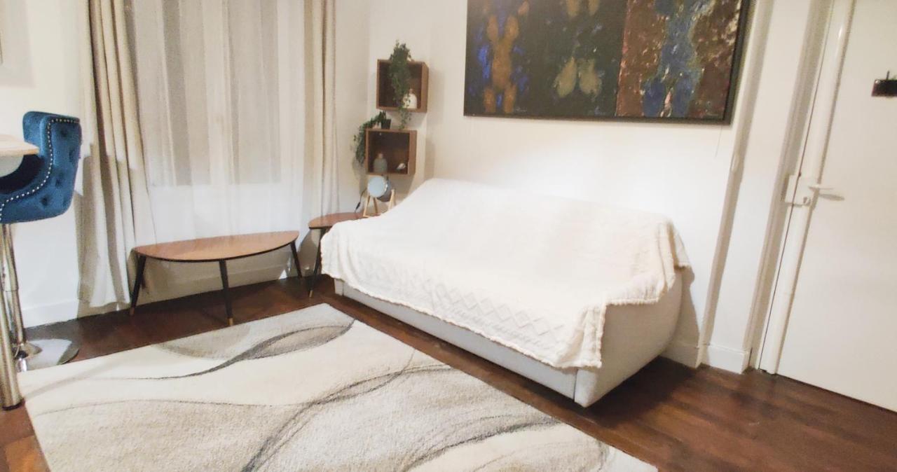 Appartement Luxueux Studio Au Centre De 17 Eme