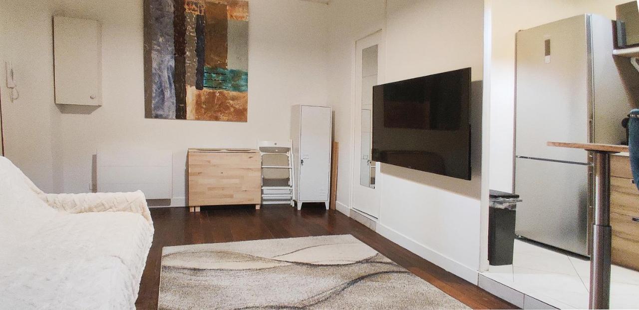 Appartement Luxueux Studio Au Centre De 17 Eme Paris