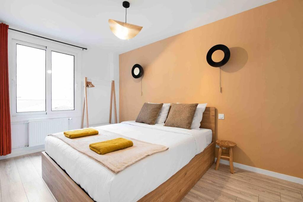 Porte Maillot, Champs Elysees, Triomphe, 3 8p Apartment *