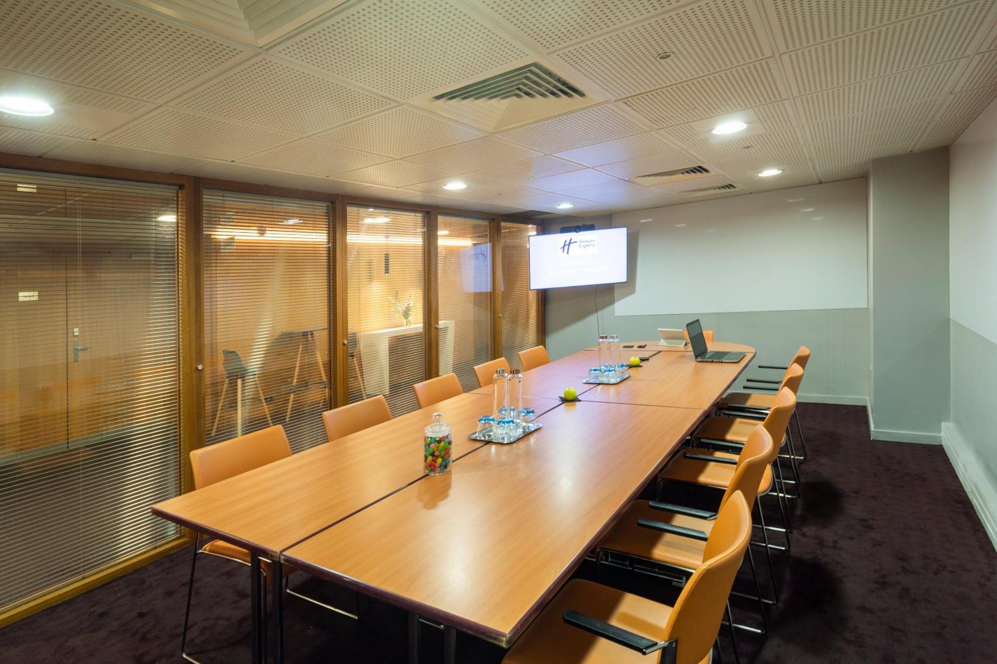 Express Paris-canal De La By Ihg Paris