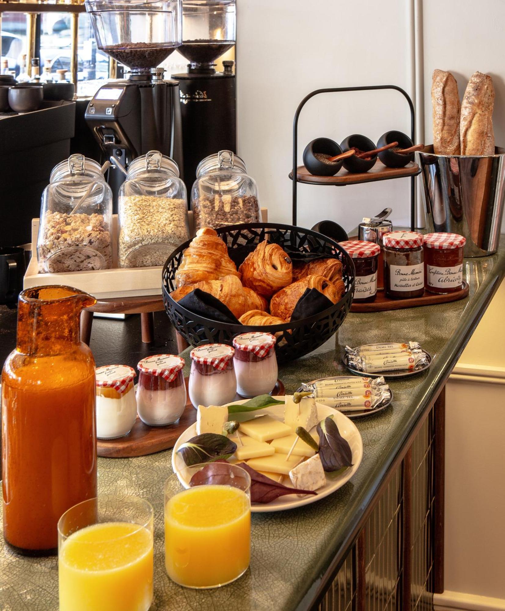 Hotel Ibis Styles Gare Du Nord Tgv 4*