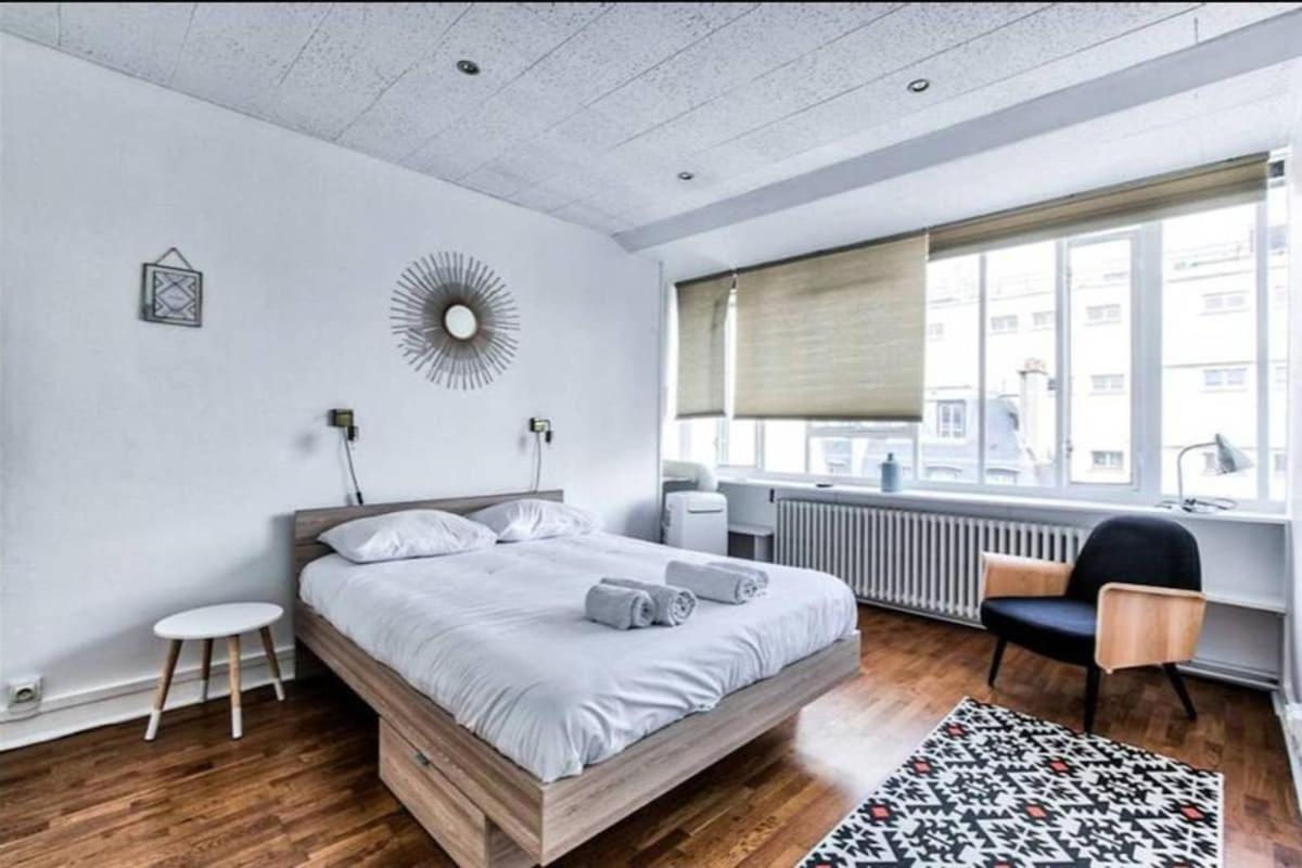 Nest Near Department Stores - 6p * Paris