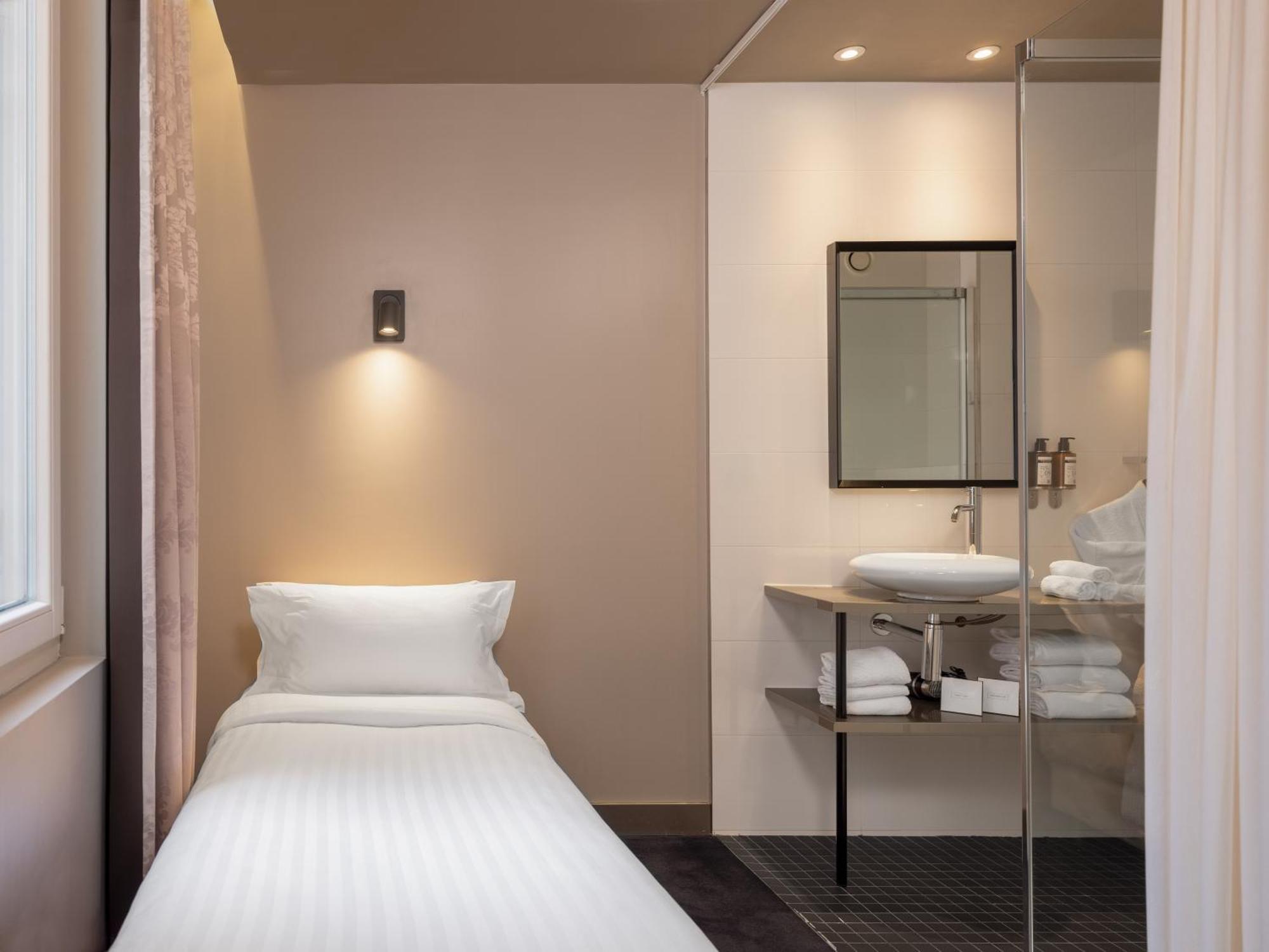 Eugène En 4* Paris
