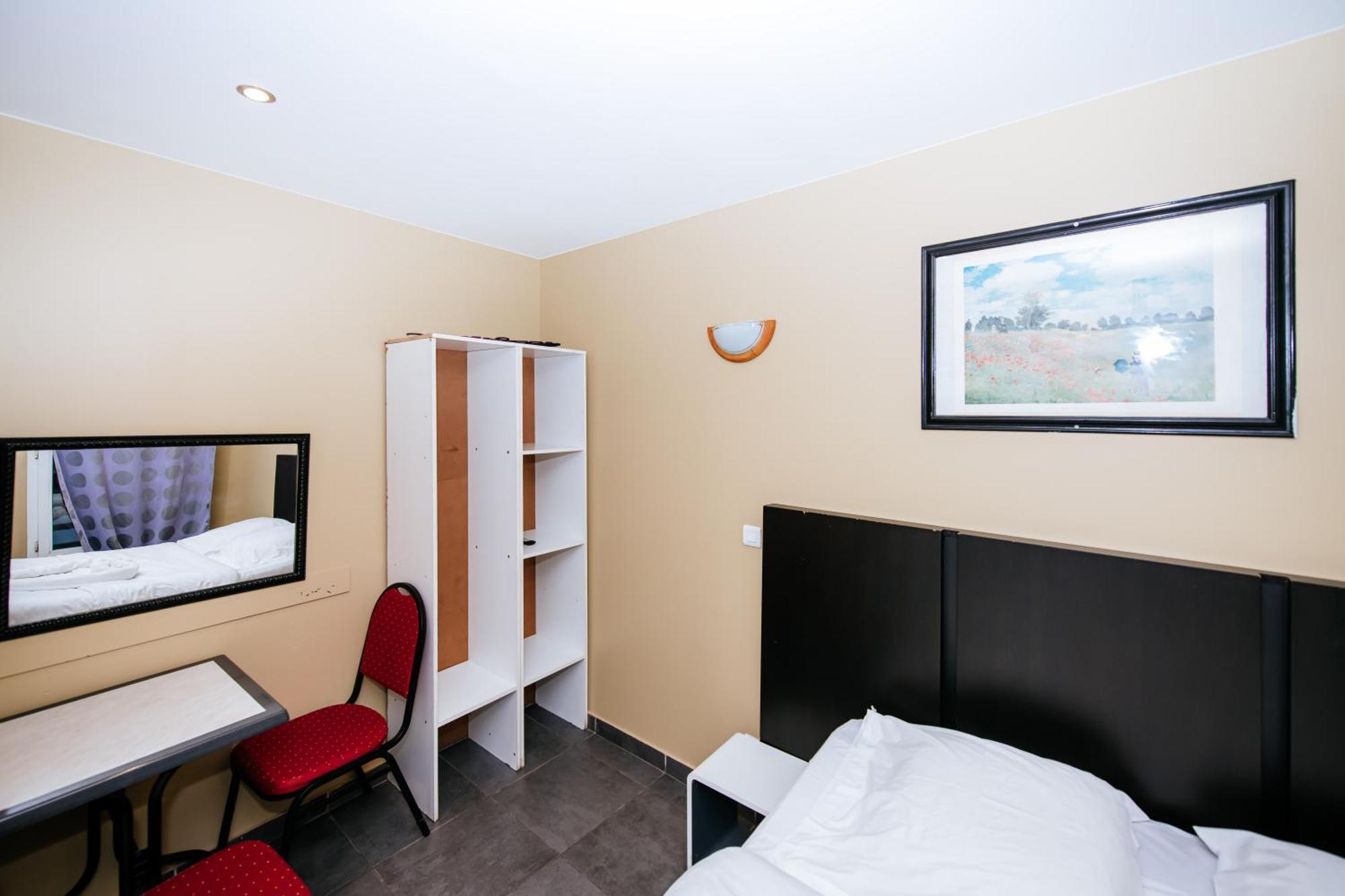 Hotel De La Poste Paris