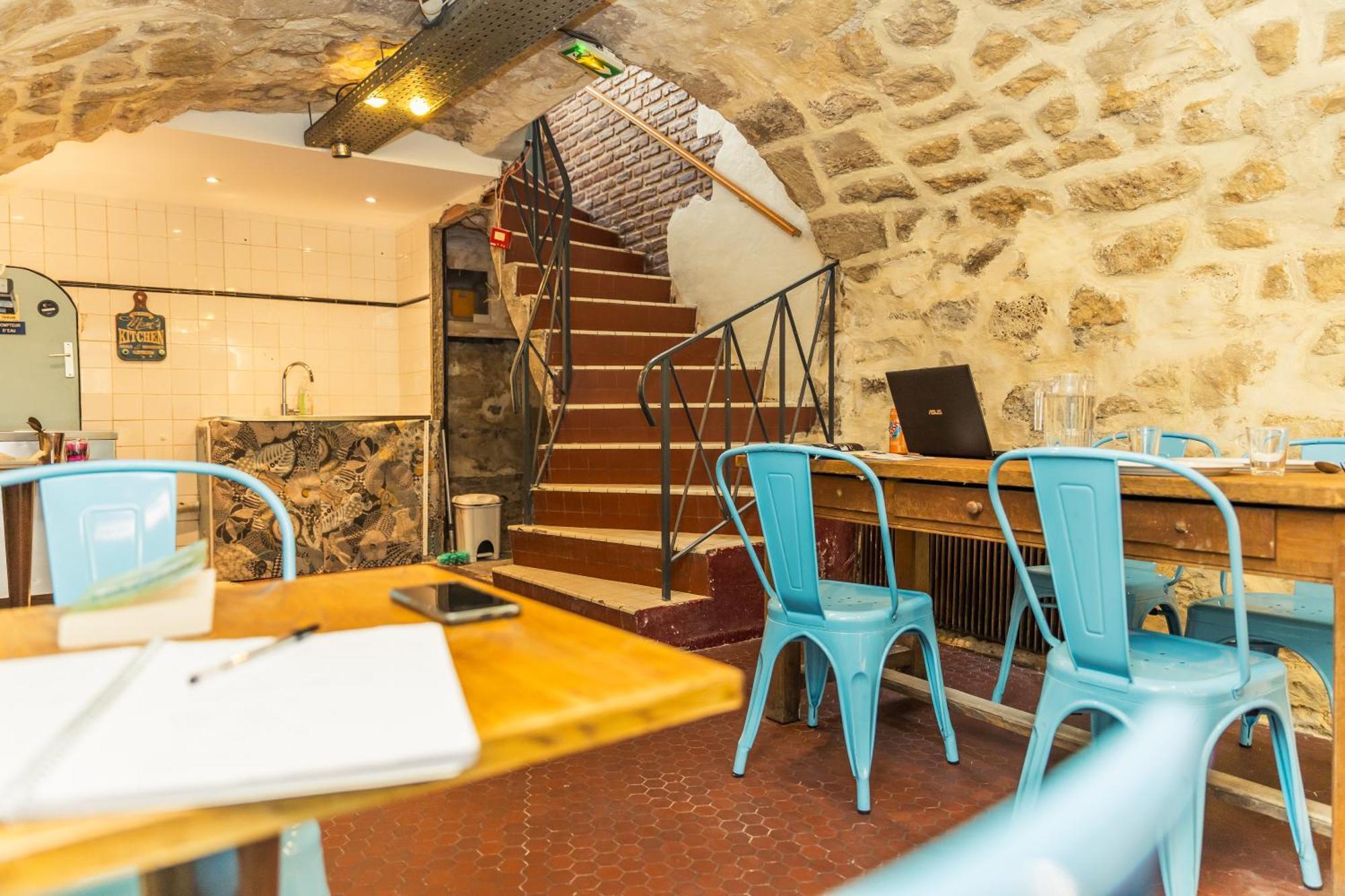 Hostel Young And Happy Latin Quarter By Hiphophostels