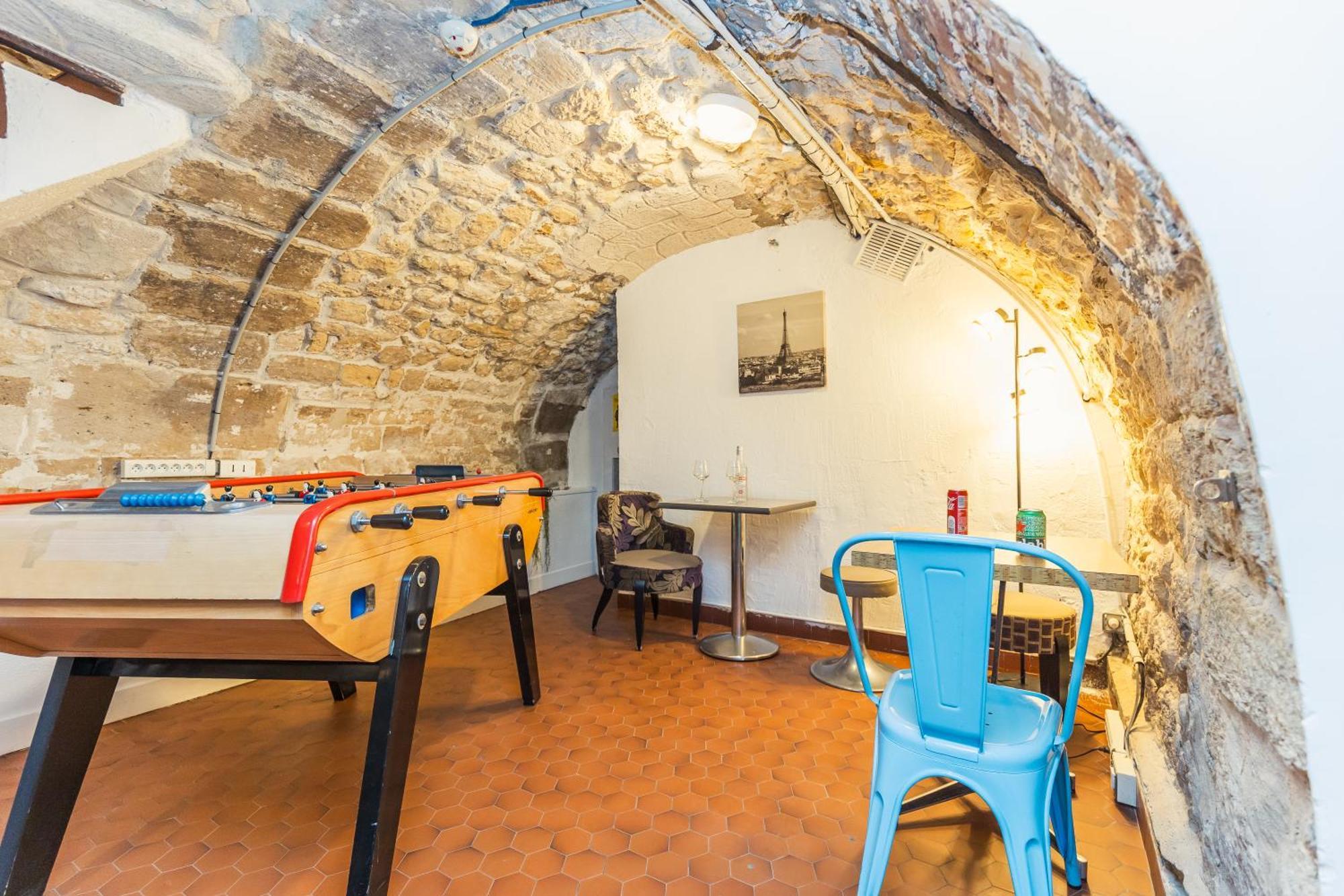 Young And Happy Latin Quarter By Hiphophostels Hostel *