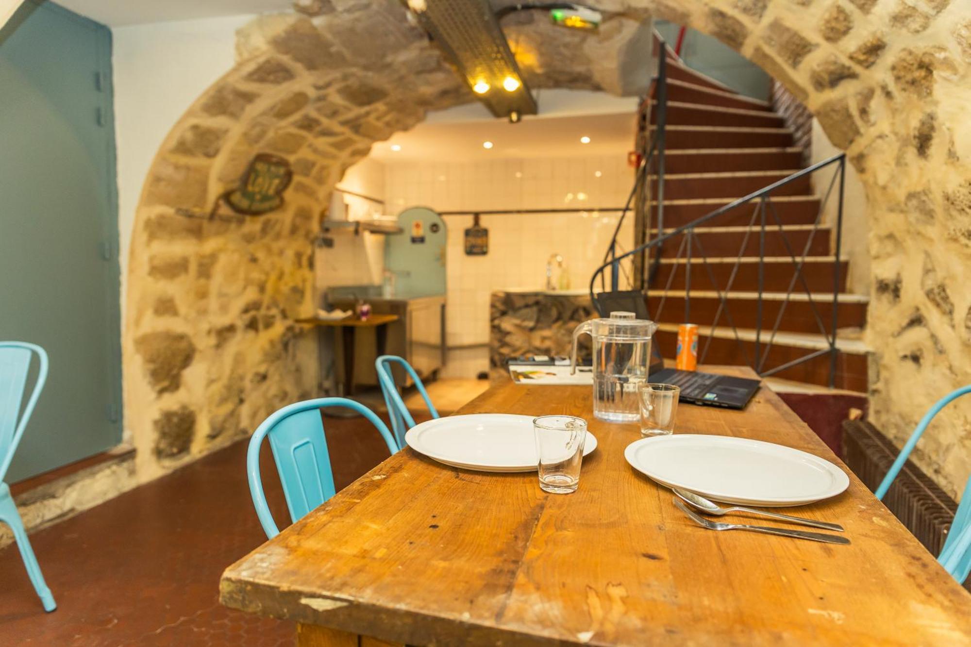 Young And Happy Latin Quarter By Hiphophostels Hostel *