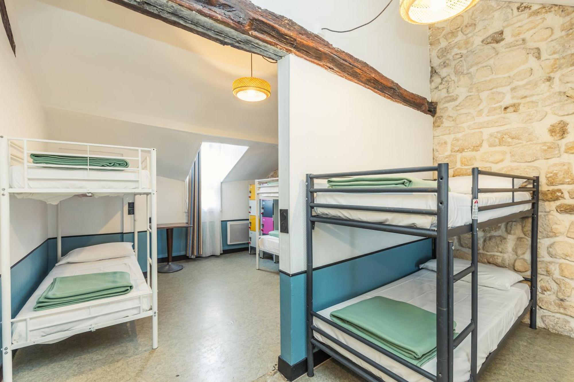Young And Happy Latin Quarter By Hiphophostels Hostel