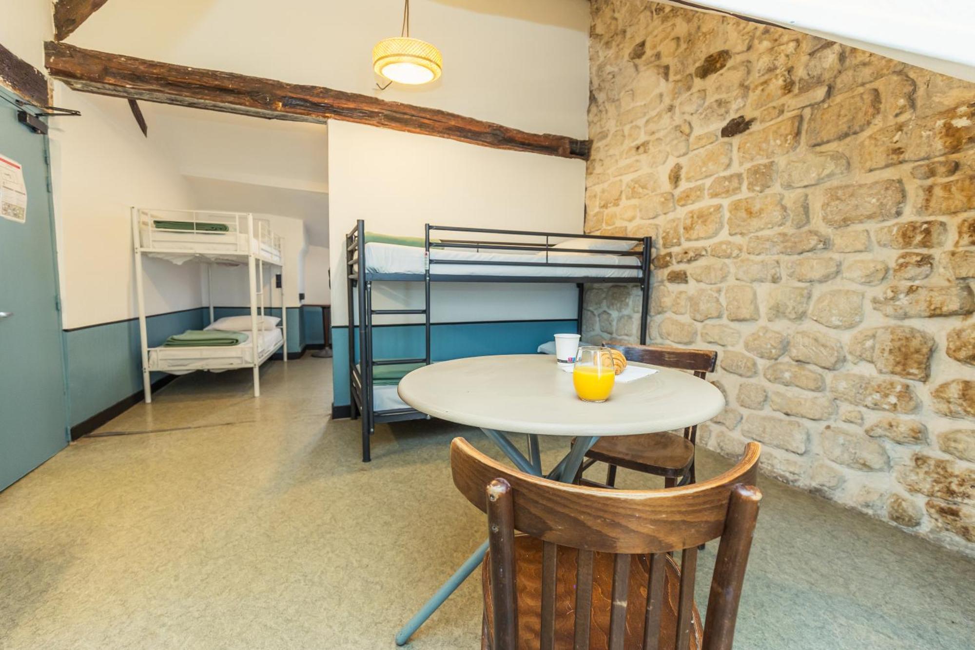 Hostel Young And Happy Latin Quarter By Hiphophostels *
