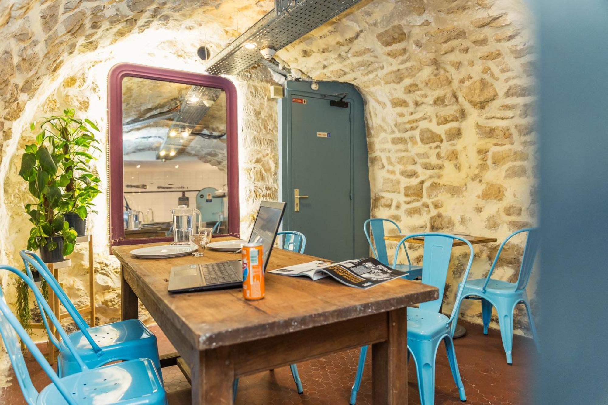 Young And Happy Latin Quarter By Hiphophostels Hostel