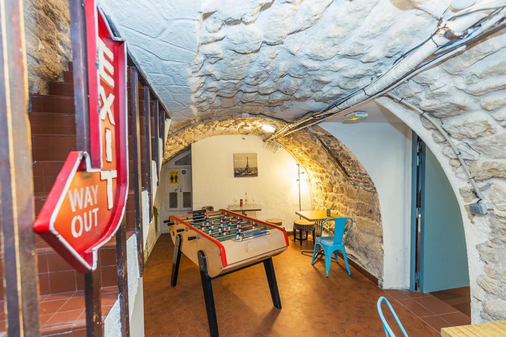 Young And Happy Latin Quarter By Hiphophostels Hostel