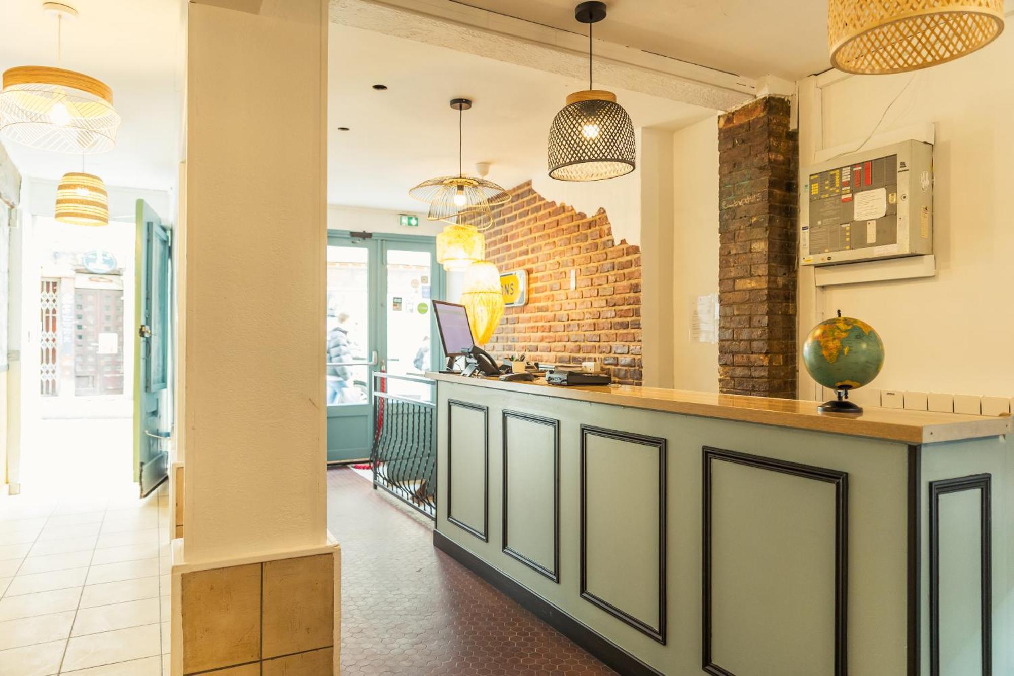 Young And Happy Latin Quarter By Hiphophostels Hostel *