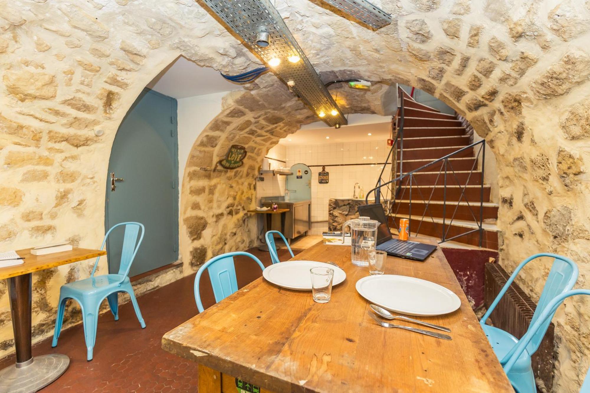 Hostel Young And Happy Latin Quarter By Hiphophostels *