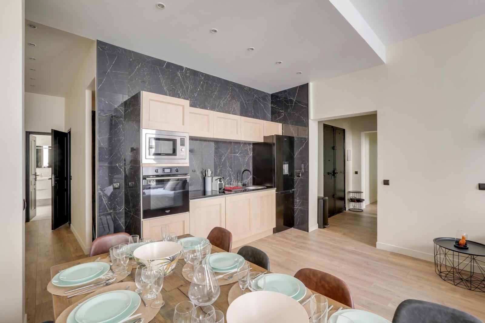 175 Lea - Superb In * Paris