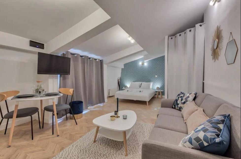 Apartment Renove Proche Arc Triomphe - 2p