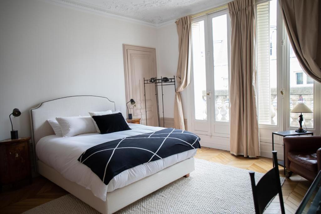 4 Bedroom Luxury Eiffel Tower Apartment Paris