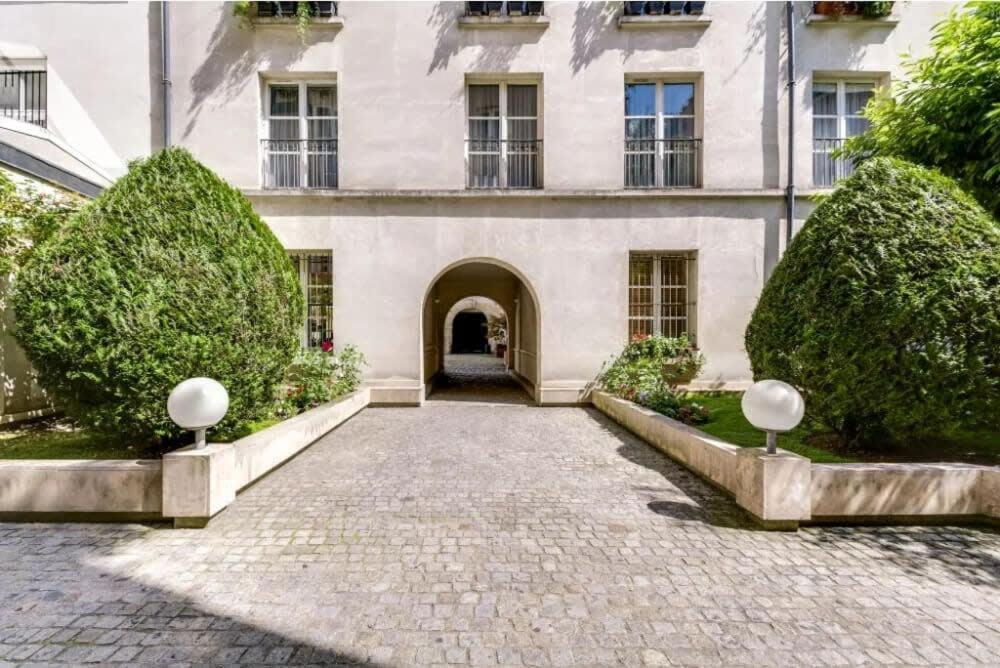 Modern And Eclectic 3bd Duplex In Le Marais! Apartment Paris